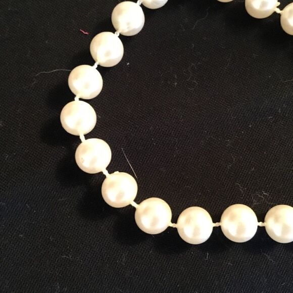 White Faux Pearl Bracelet 8” - Picture 2 of 3